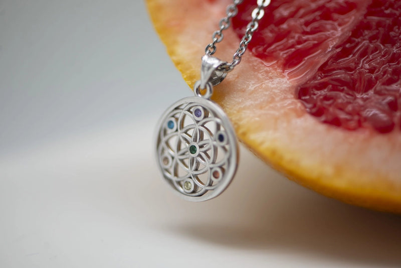 Collier Fleur de Vie 7 Chakras en Argent 925 Rhodié – Pendentif Énergétique