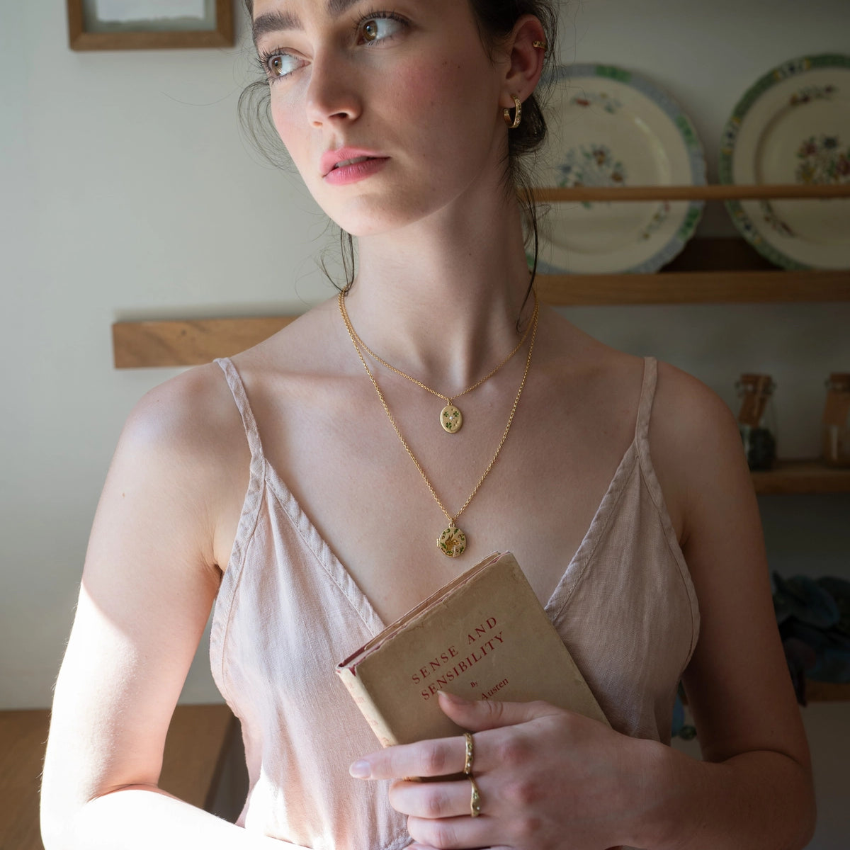 Collier Fable England – Médaillon Renard et Feuillage en plaqué or