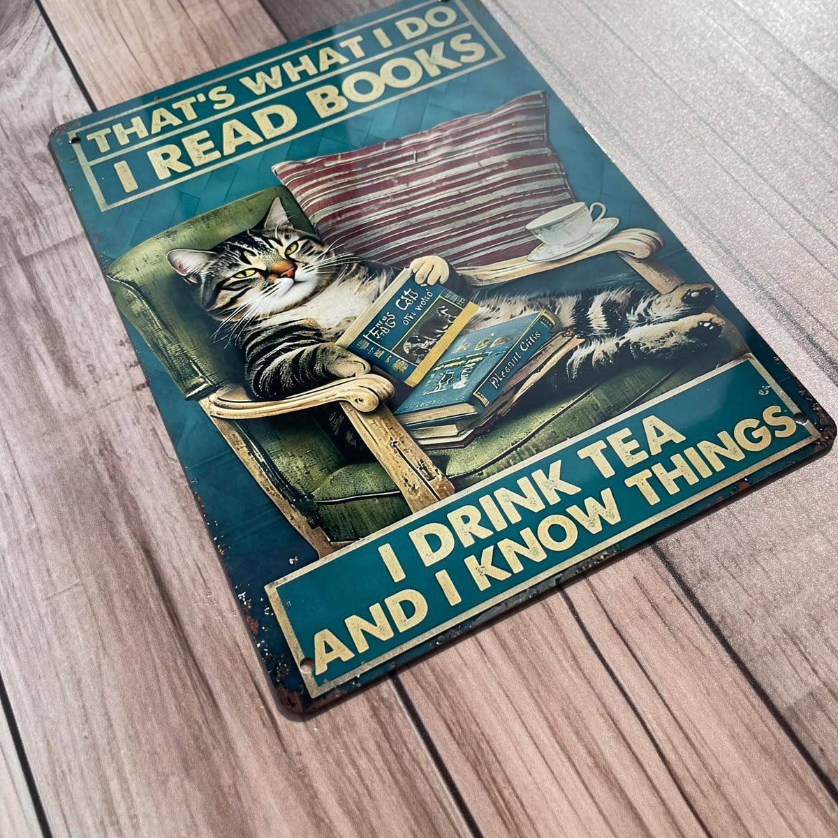 Plaque métallique « Read books, drink tea, know Things » avec chat