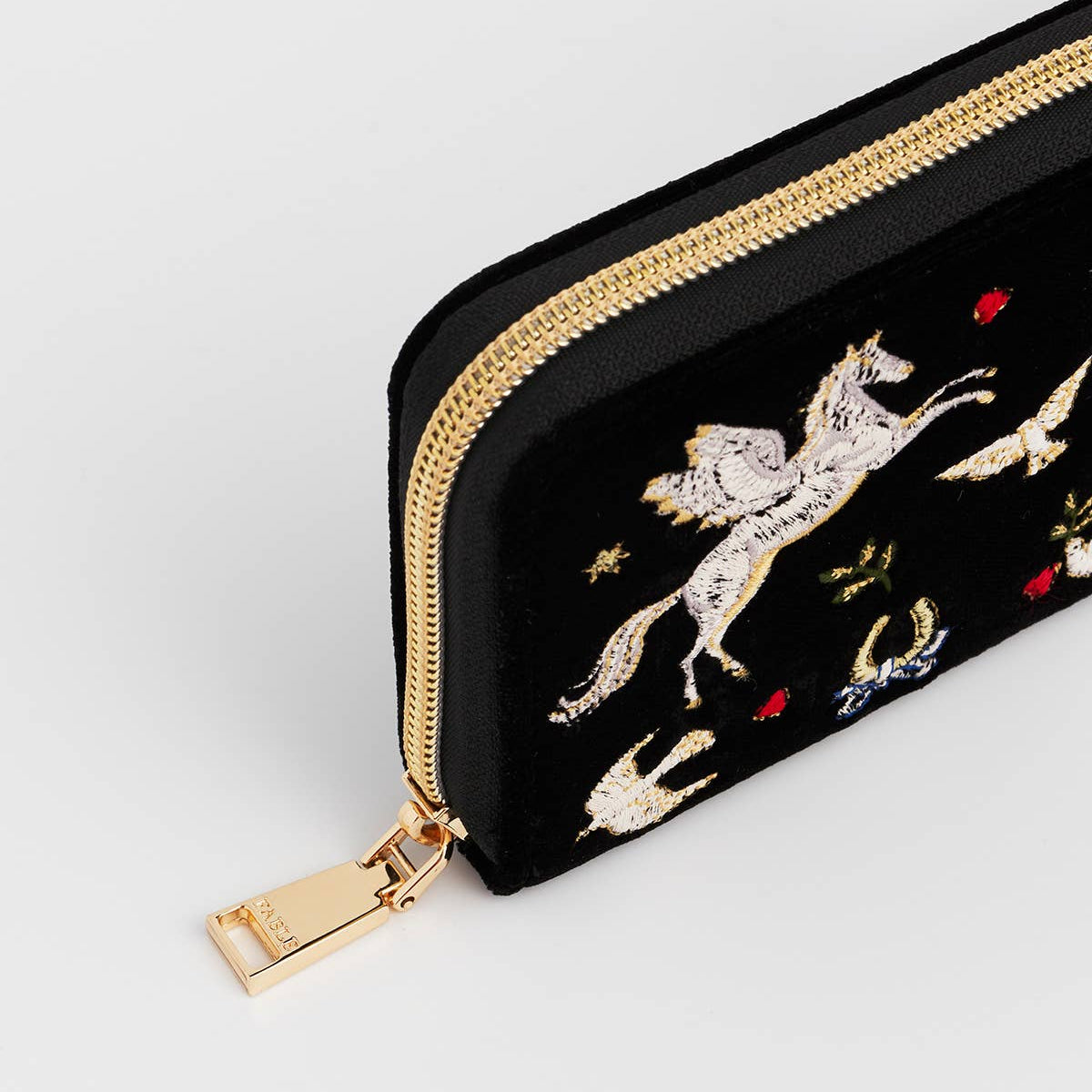 Portefeuille Brodé Céleste Velours Noir – Fable England
