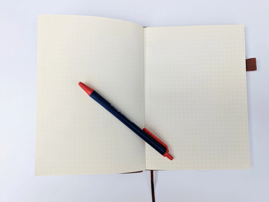 Carnet à pois “Once Upon a Time” – Cuir végan gravé