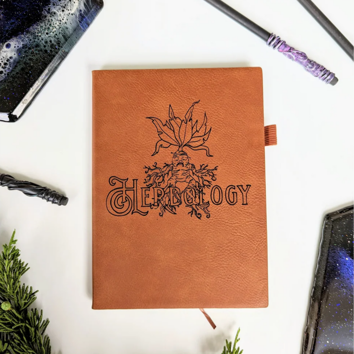 Carnet à pois “Herbology” – Cuir végan gravé