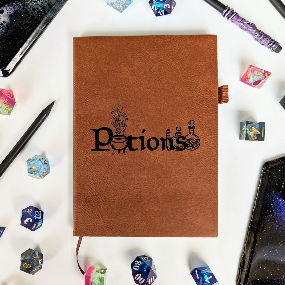 Carnet à pois “Potions” – Cuir végan gravé