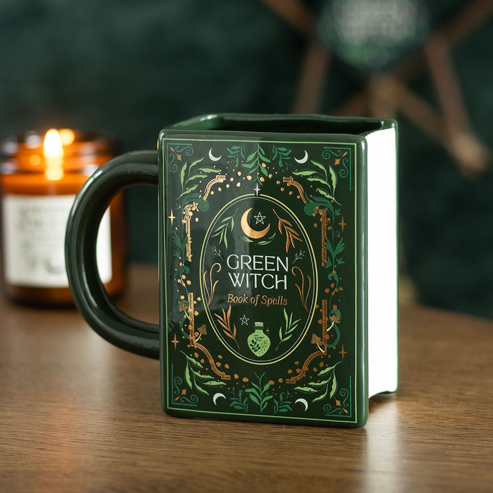 Tasse Livre « Green Witch – Book of Spells » – Mug Grimoire en Céramique Vert Mystique