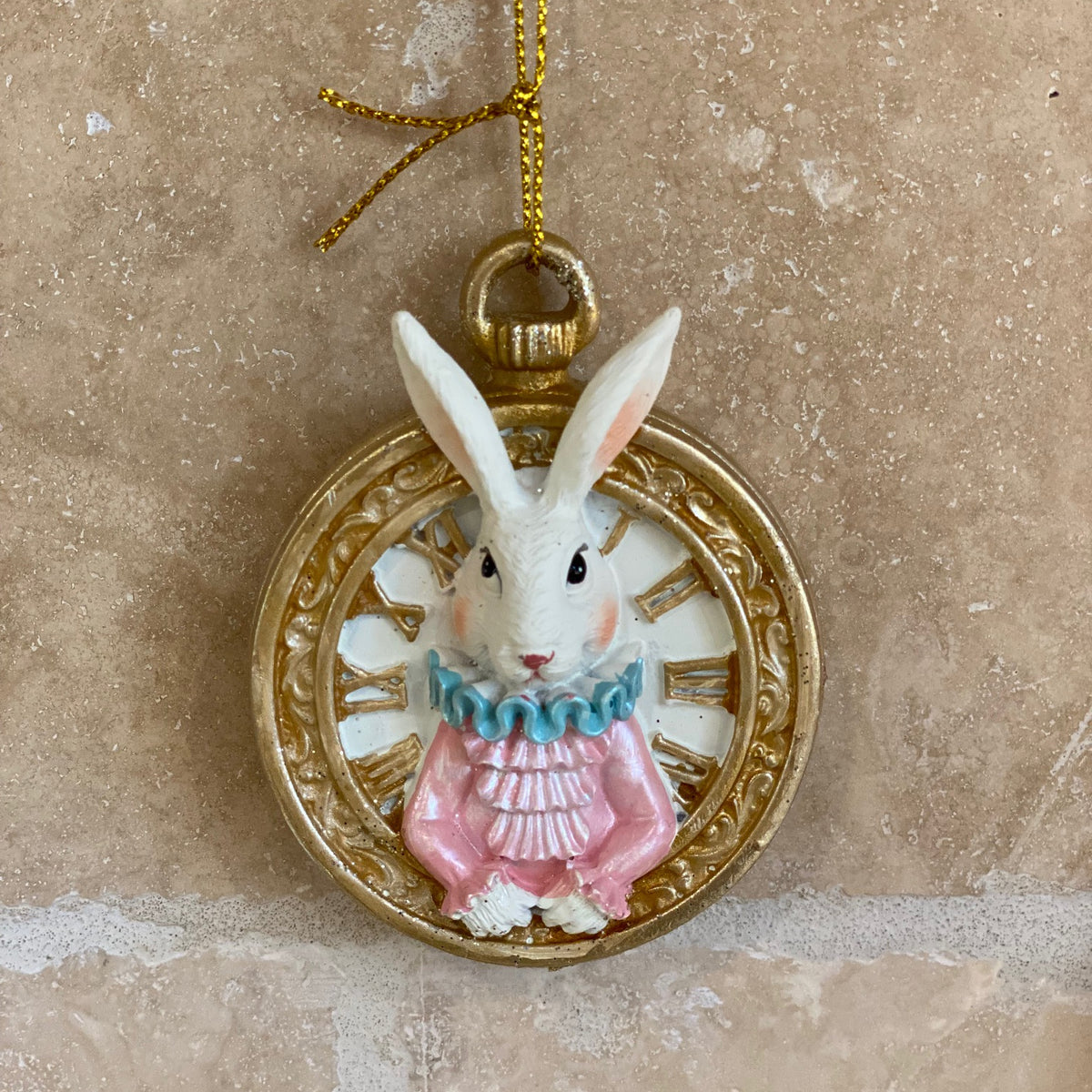 Décoration à suspendre – Lapin d’Alice au Pays des Merveilles avec horloge dorée (7 cm)