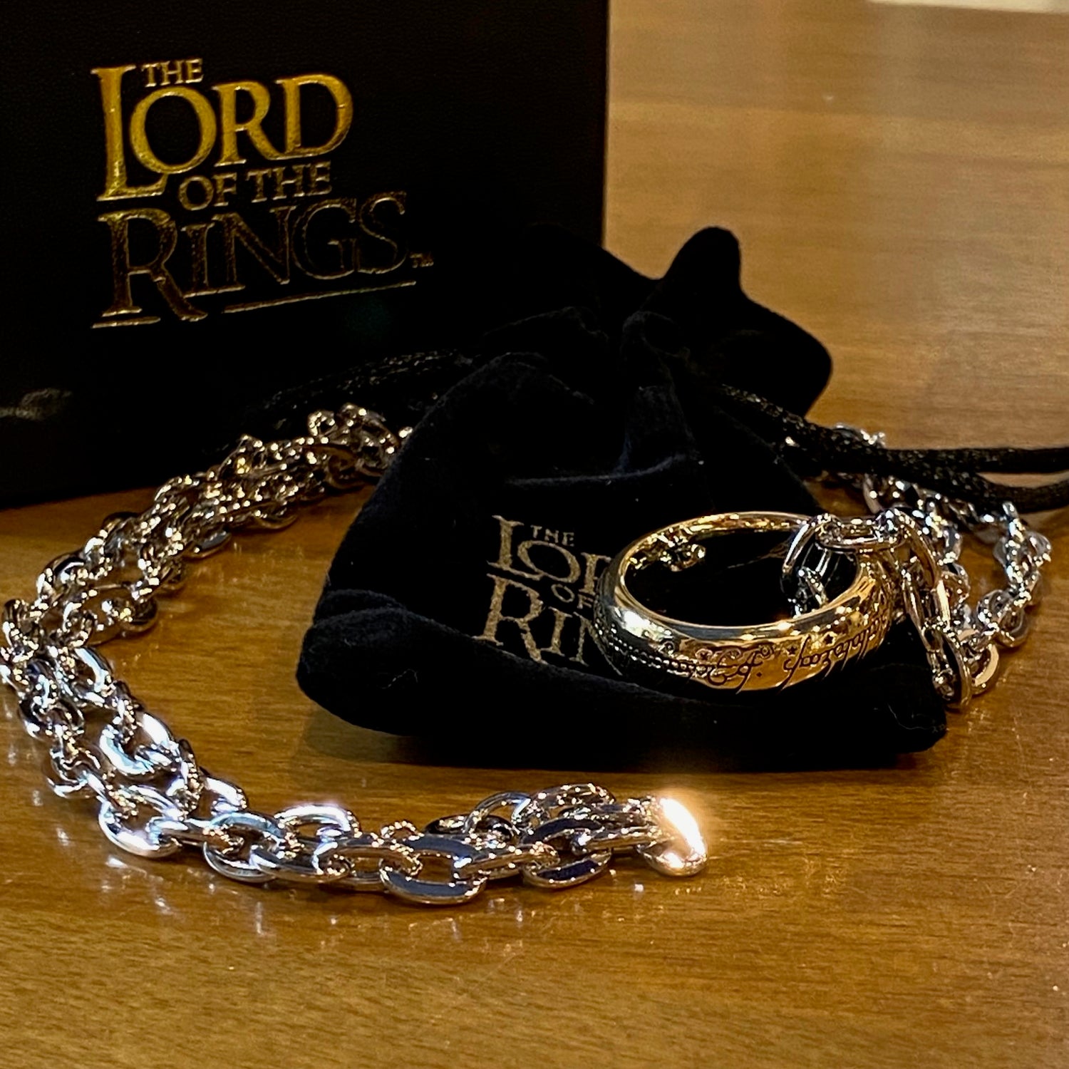 Collier Le Seigneur des Anneaux – Réplique officielle de l’Anneau Unique – Noble Collection