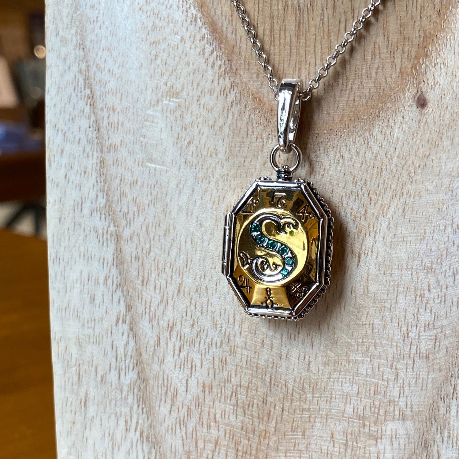 Pendentif Médaillon de Serpentard - Charm Lumos - Harry Potter