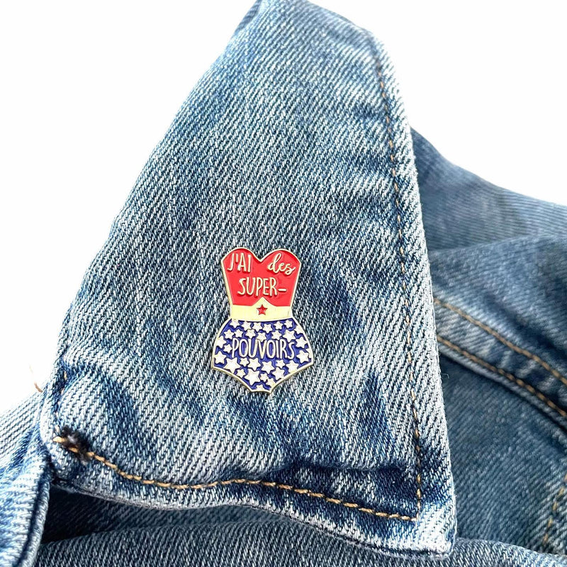 Pin’s émaillé « J’ai des super-pouvoirs »