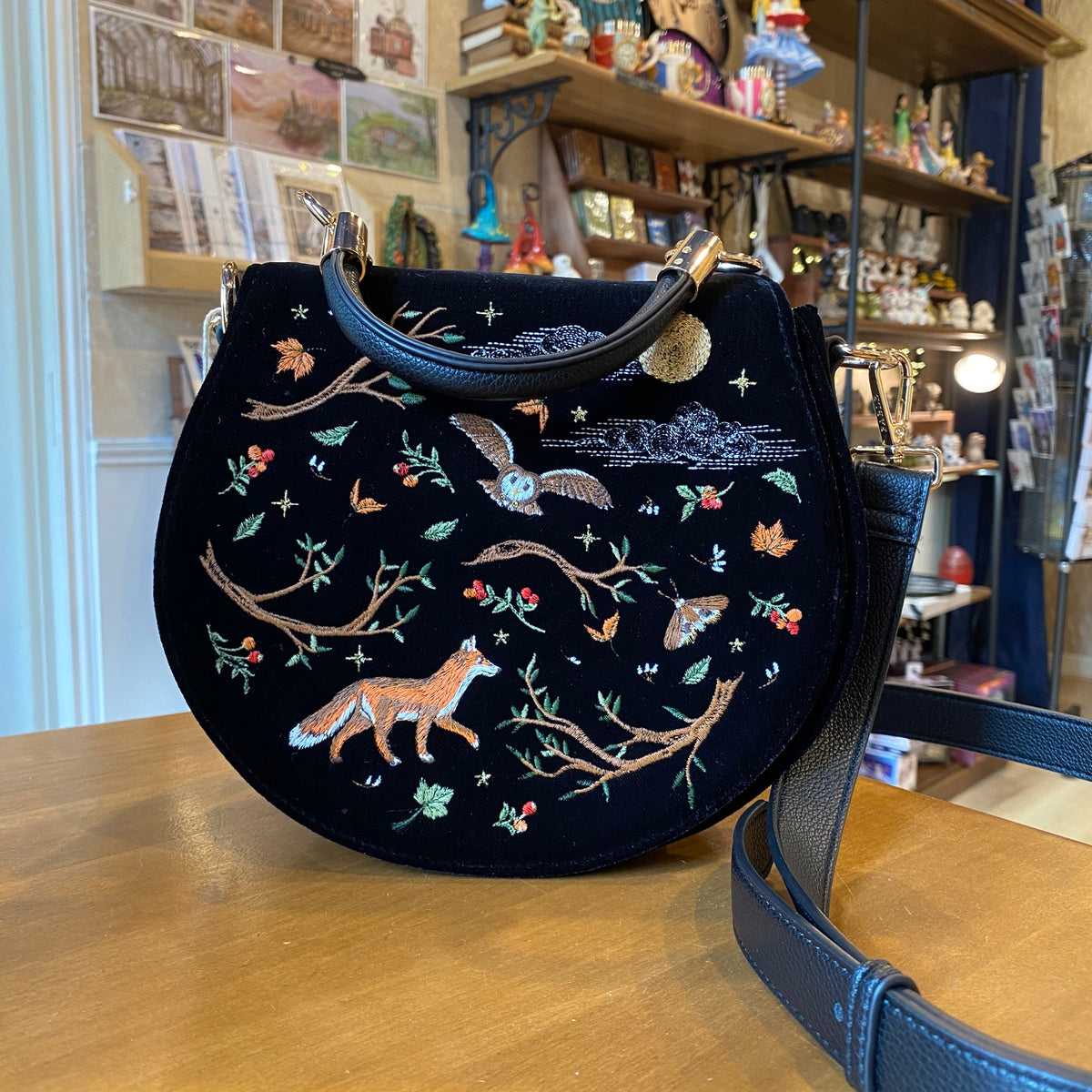 Sac noir brodé Fable England – Renard & Chouette