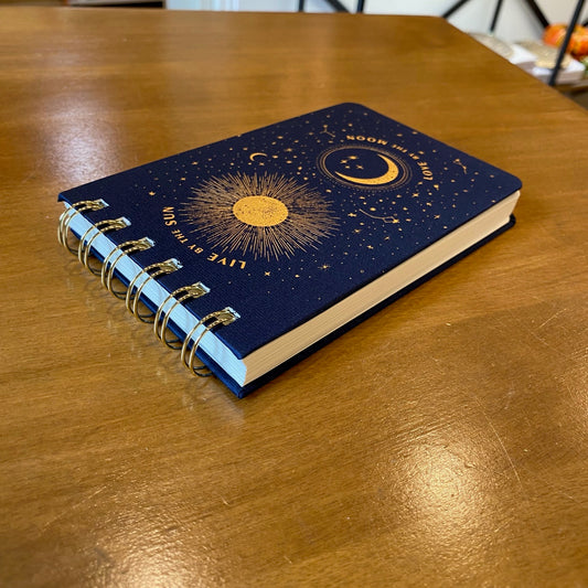 Bloc-notes reliure spirale – Live by the Sun, Love by the Moon – Bleu nuit & doré