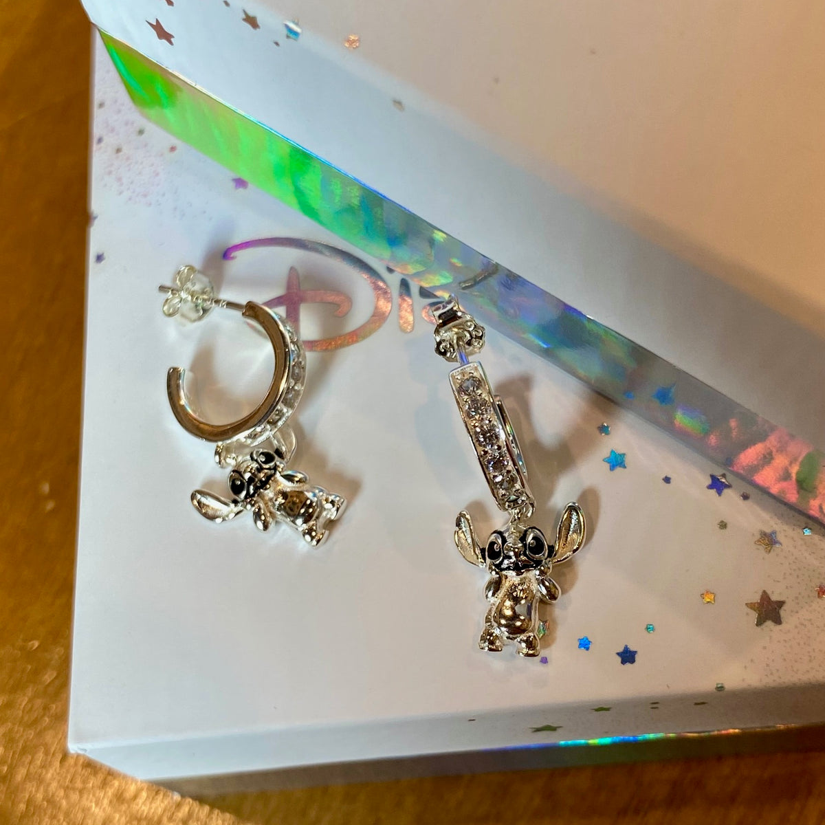 Boucles d’Oreilles Disney Stitch en Argent Massif – Demi-Créoles