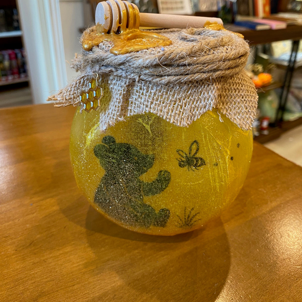 Lanterne artisanale en verre – Inspirée de Winnie et son pot de miel