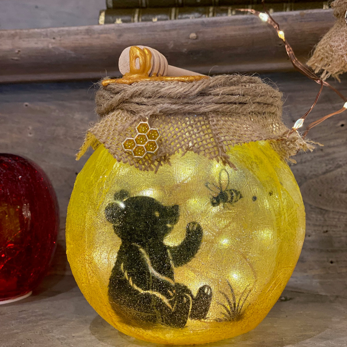 Lanterne artisanale en verre – Inspirée de Winnie et son pot de miel