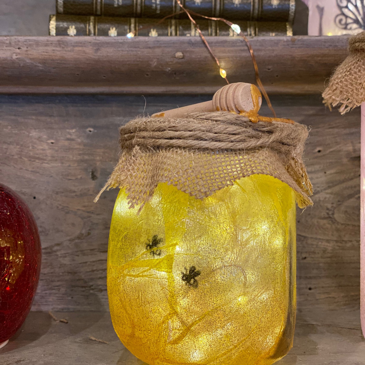 Lanterne artisanale en verre – Inspirée de Winnie et son pot de miel