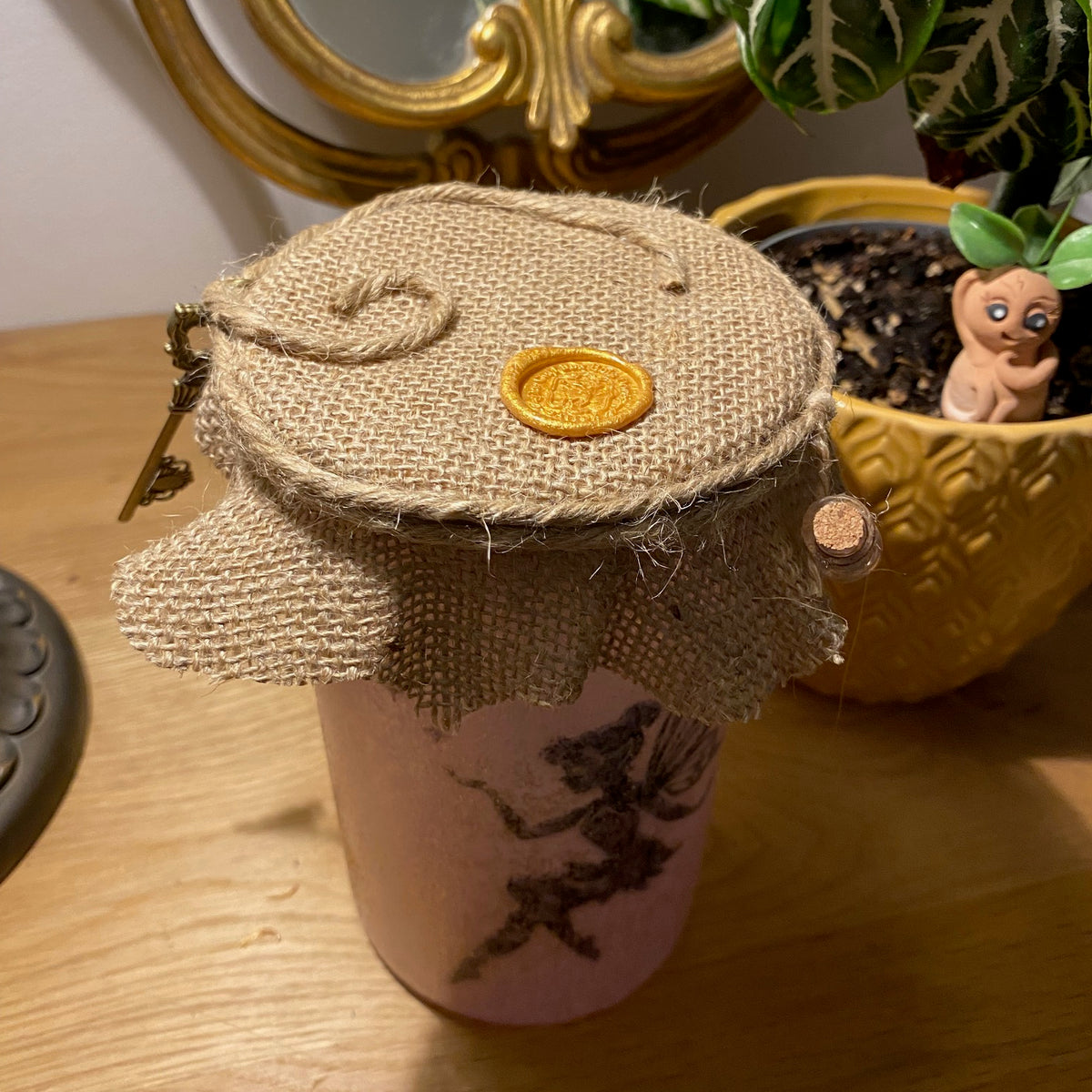 Lanterne artisanale - Fée rose - Fiole rose et clef à l'ancienne