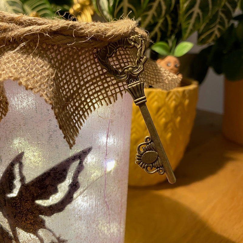 Lanterne artisanale - Fée rose - Fiole rose et clef à l'ancienne