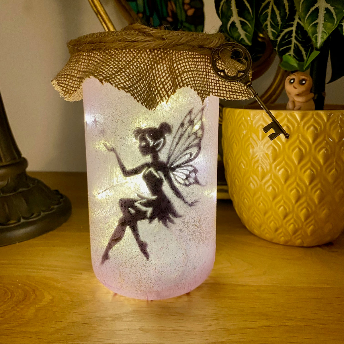 Lanterne artisanale - Fée rose - Fiole parme et clef florale