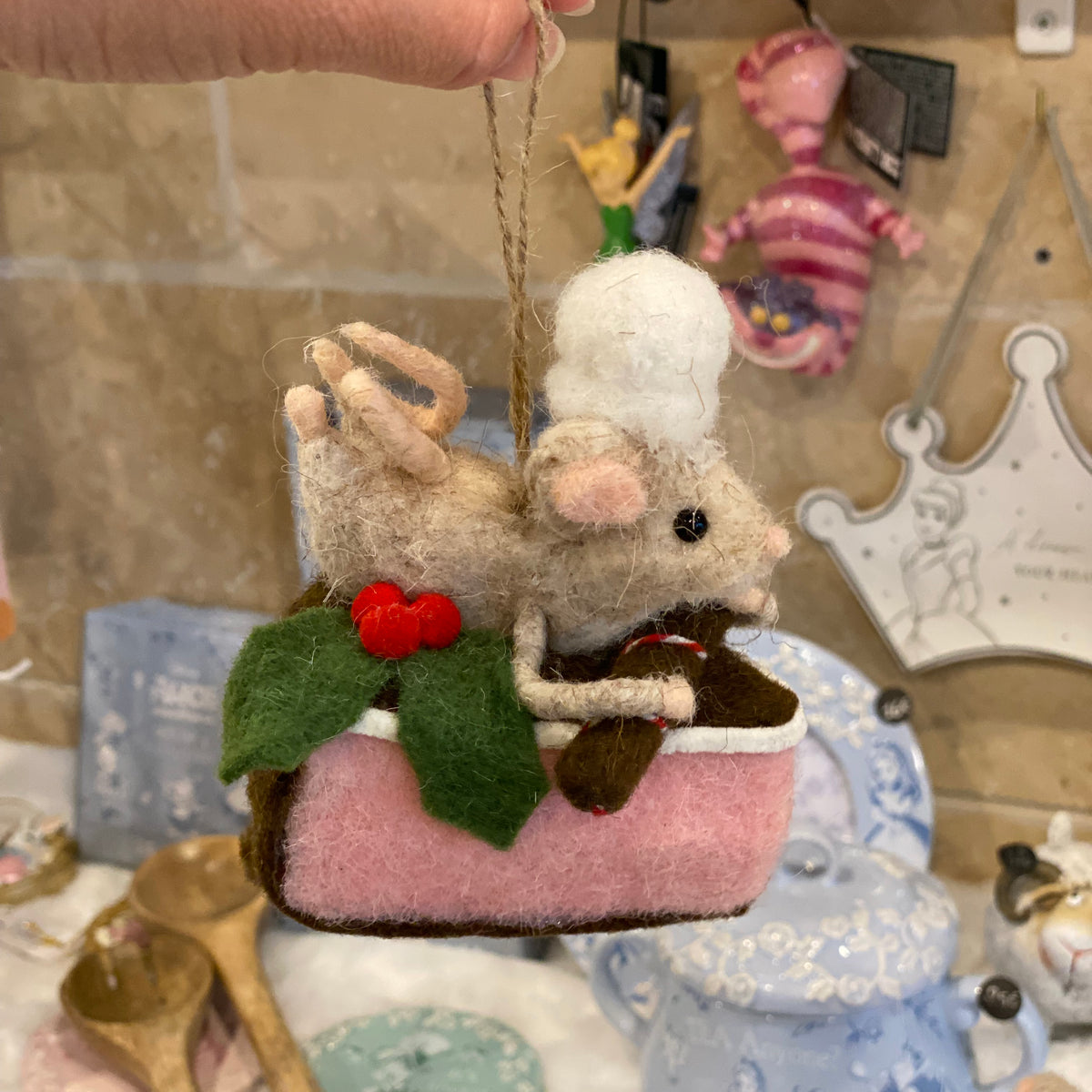 Décoration de Noël – Souris pâtissière à suspendre en laine feutrée