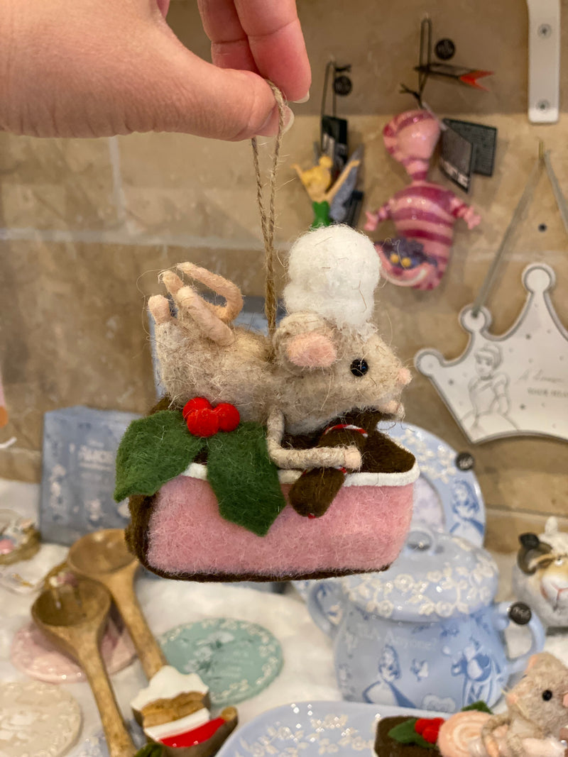 Décoration de Noël – Souris pâtissière à suspendre en laine feutrée