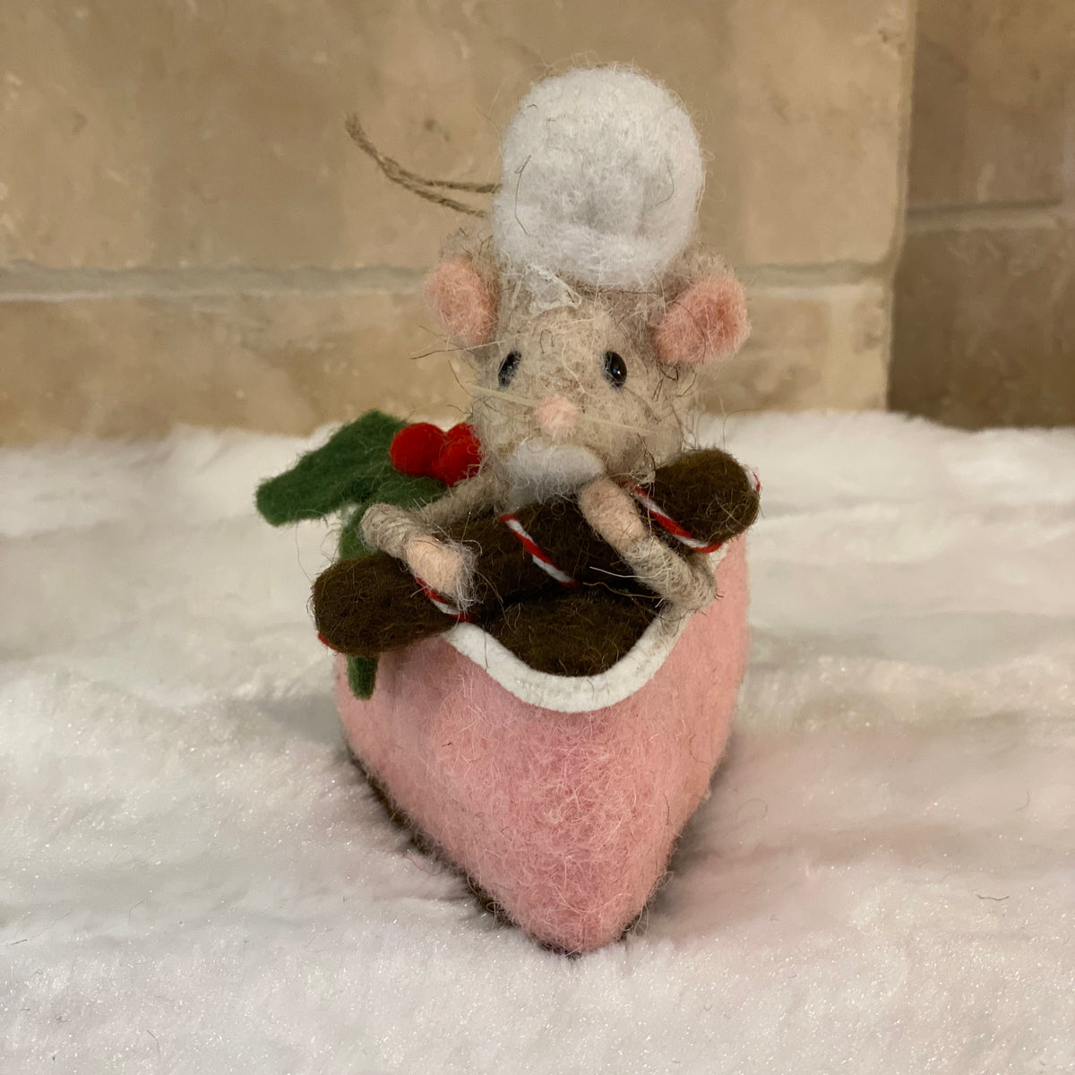 Décoration de Noël – Souris pâtissière à suspendre en laine feutrée