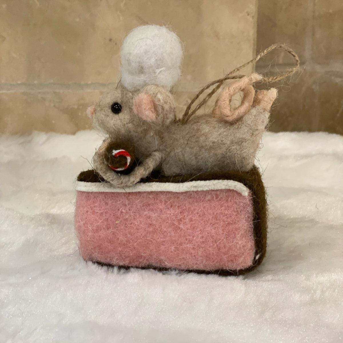 Décoration de Noël – Souris pâtissière à suspendre en laine feutrée