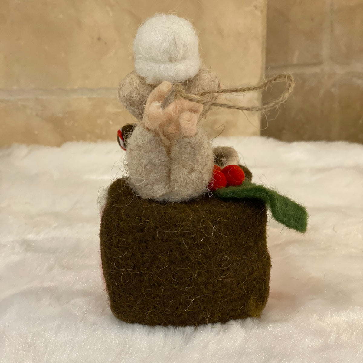 Décoration de Noël – Souris pâtissière à suspendre en laine feutrée