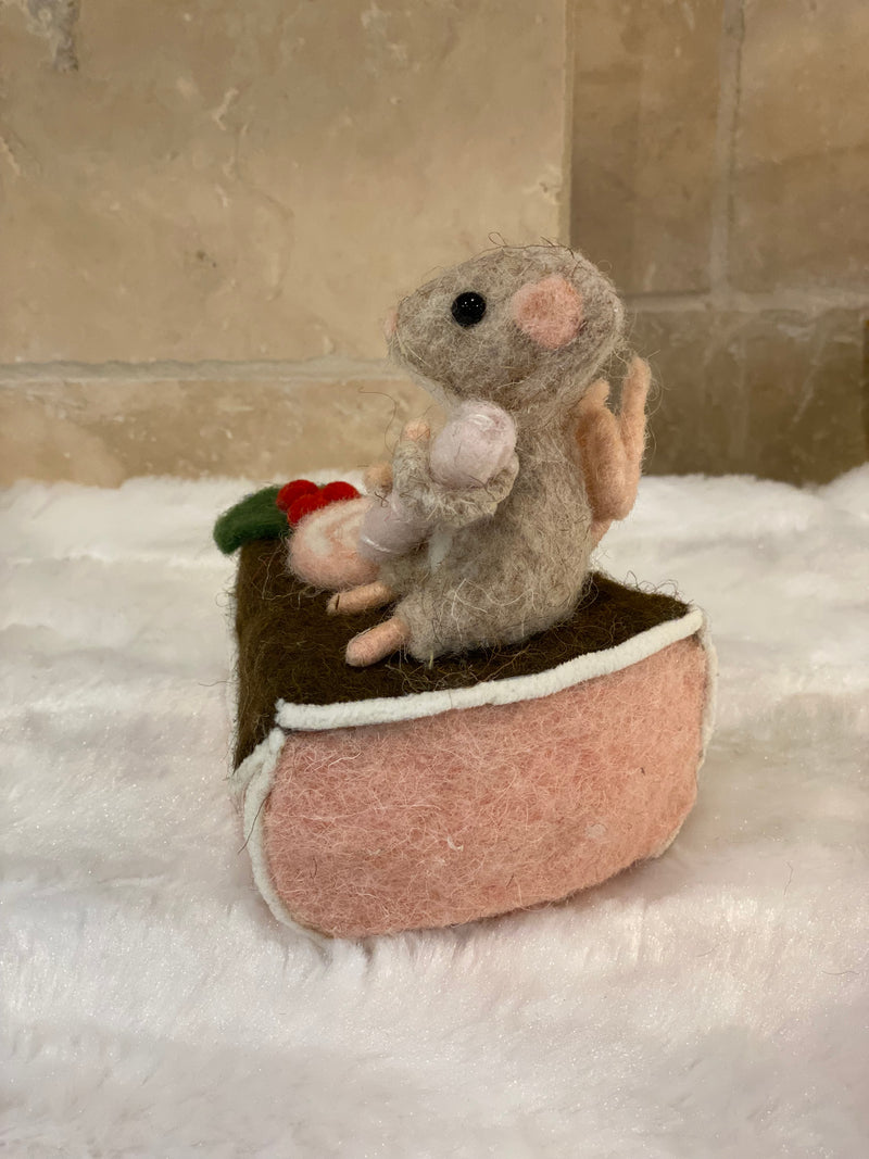 Décoration de Noël – Souris sur part de gâteau en laine feutrée