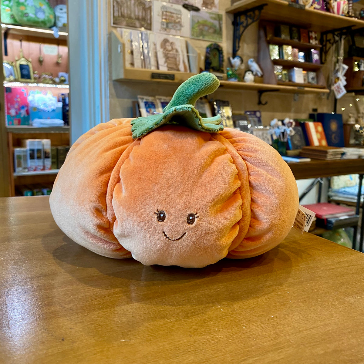 Peluche citrouille 25 cm effet squishy – Création douce et moelleuse Bukowski