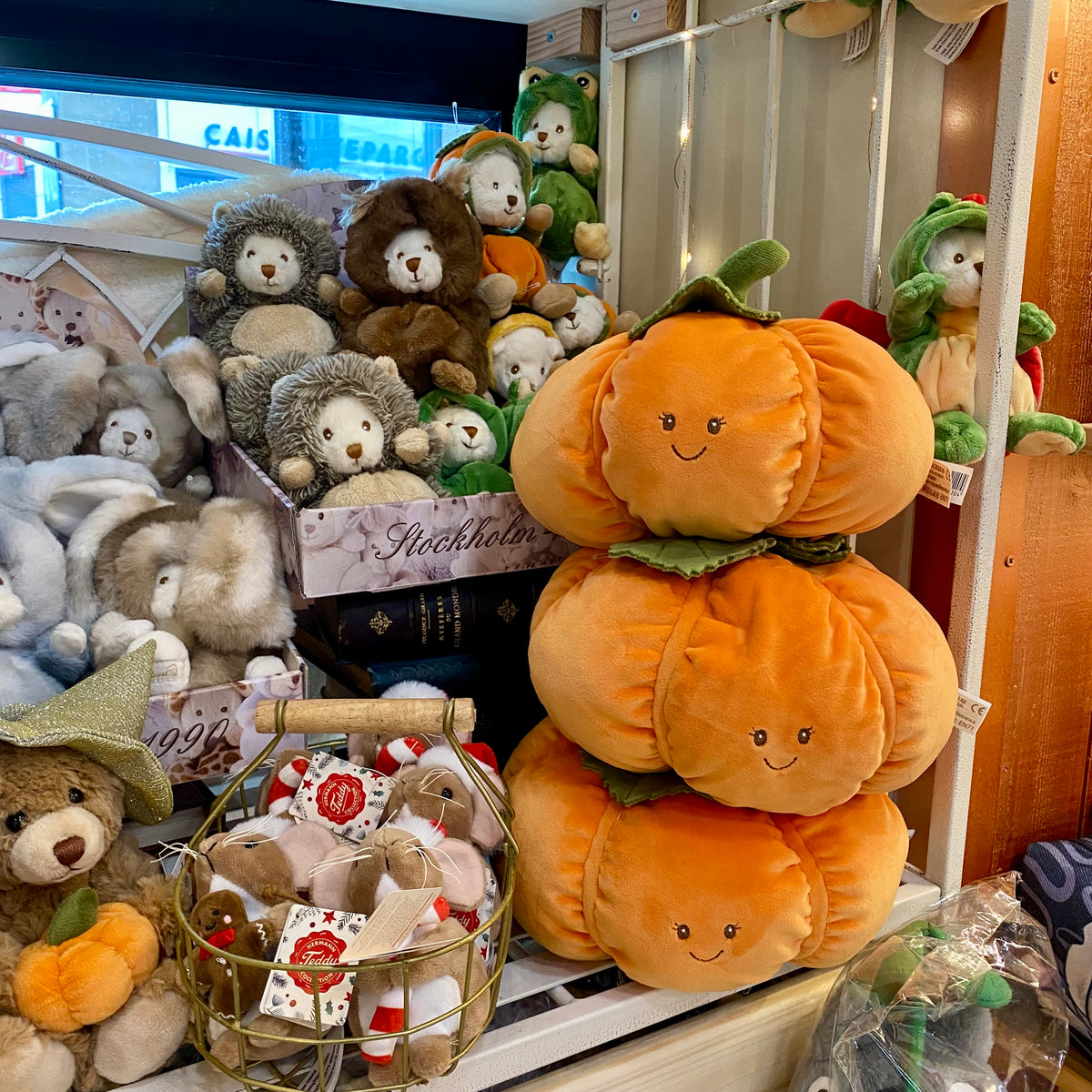 Peluche citrouille 25 cm effet squishy – Création douce et moelleuse Bukowski