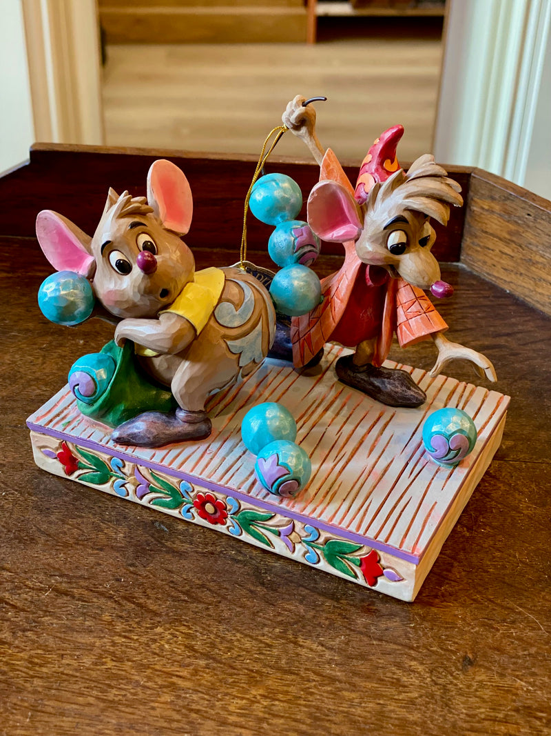 Figurine Disney Traditions Jim Shore – Cendrillon – Gus et Jaq avec perles