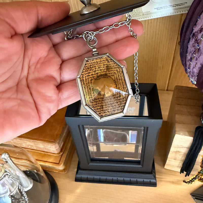Médaillon de Salazar Serpentard – Réplique Officielle Harry Potter – Horcruxe de Voldemort – Noble Collection