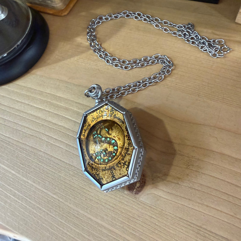 Médaillon de Salazar Serpentard – Réplique Officielle Harry Potter – Horcruxe de Voldemort – Noble Collection