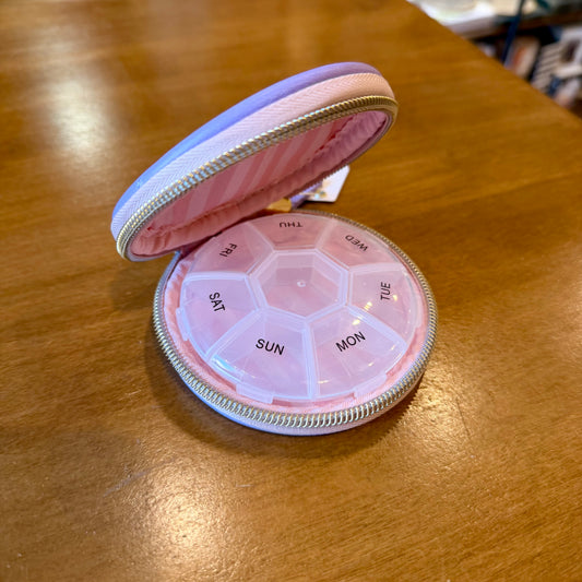 Pilulier de voyage violet floral – Étui compact en cuir végétalien