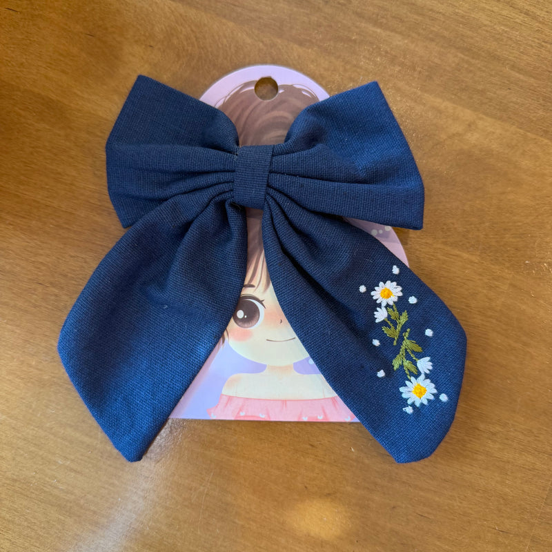 Pince à cheveux nœud bleu fleuri