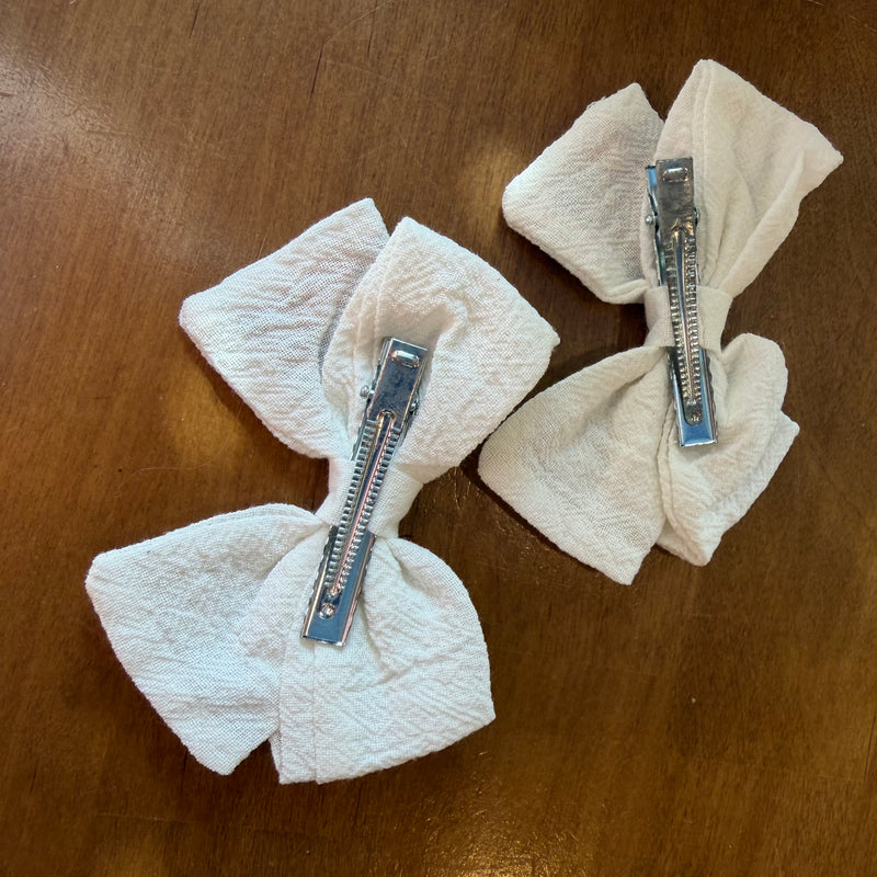 Lot de 2 pinces à cheveux nœud blanc brodé – Douceur élégante