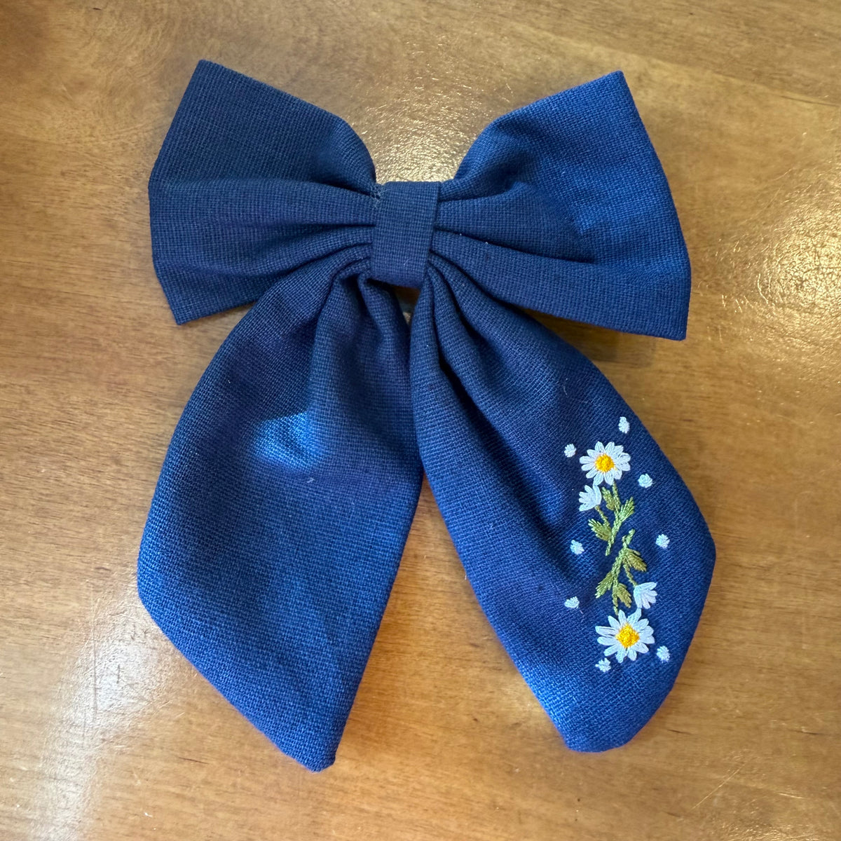 Pince à cheveux nœud bleu fleuri