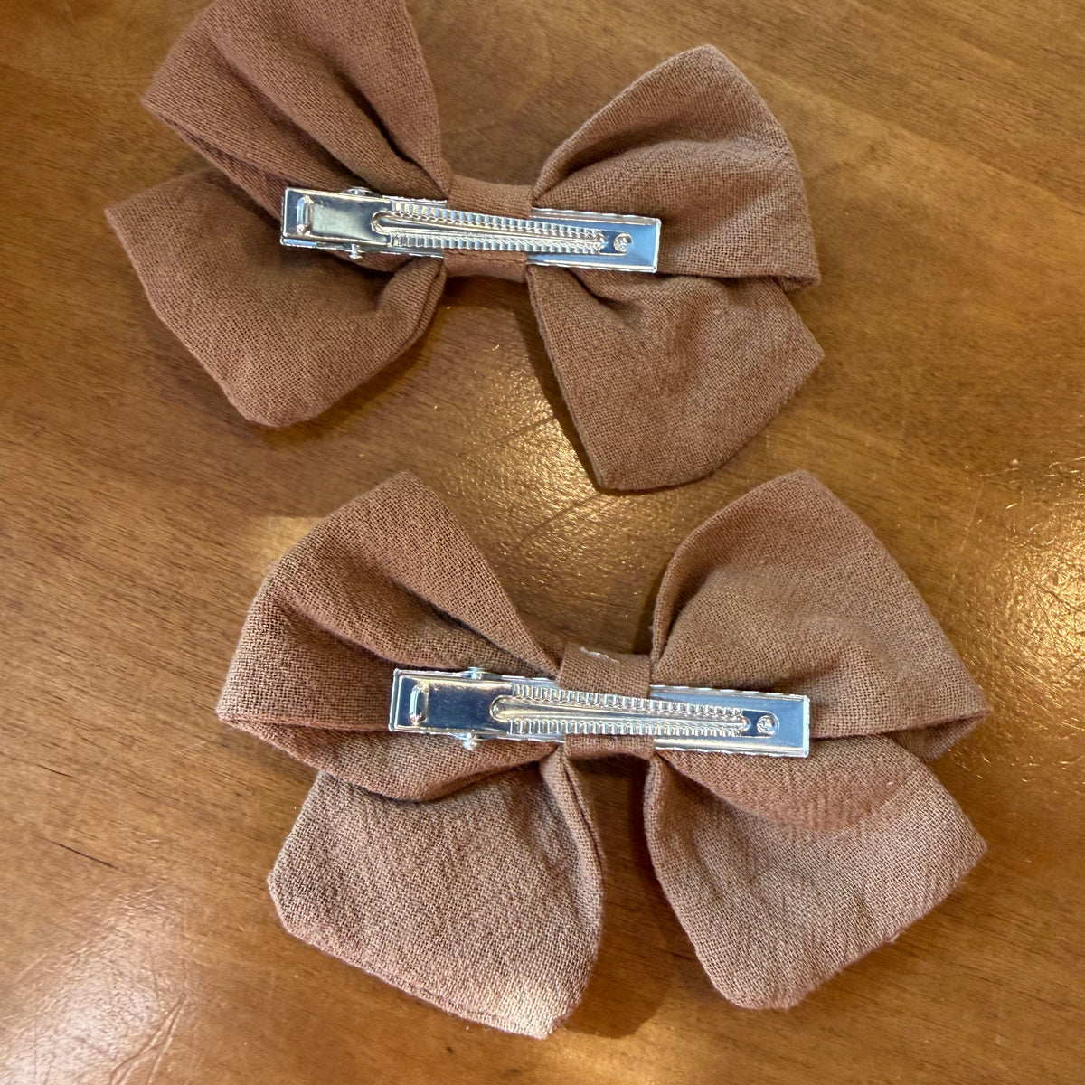 Lot de 2 pinces à cheveux nœud brun brodé – Esprit naturel
