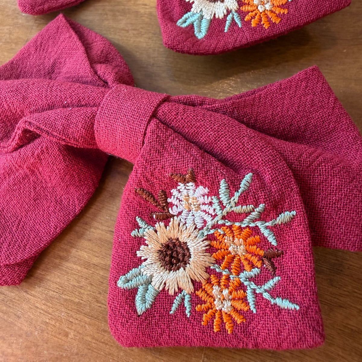 Lot de 2 pinces à cheveux nœud rouge brique brodé