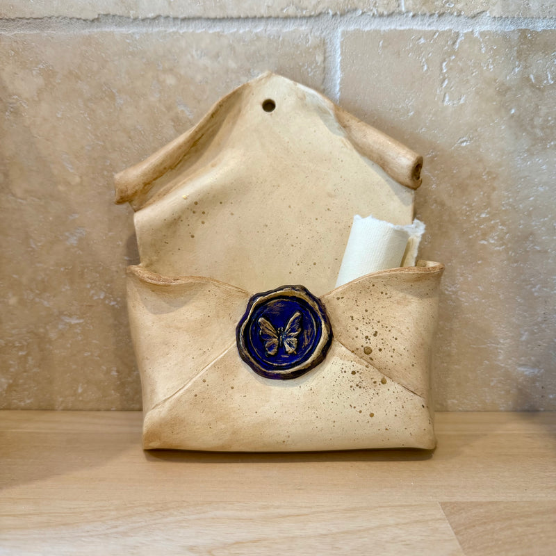 ARTISANAT Enveloppe murale Sceau papillon – Pièce unique – Le Cerf aux Bois Dorés