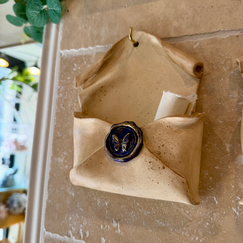 ARTISANAT Enveloppe murale Sceau papillon – Pièce unique – Le Cerf aux Bois Dorés