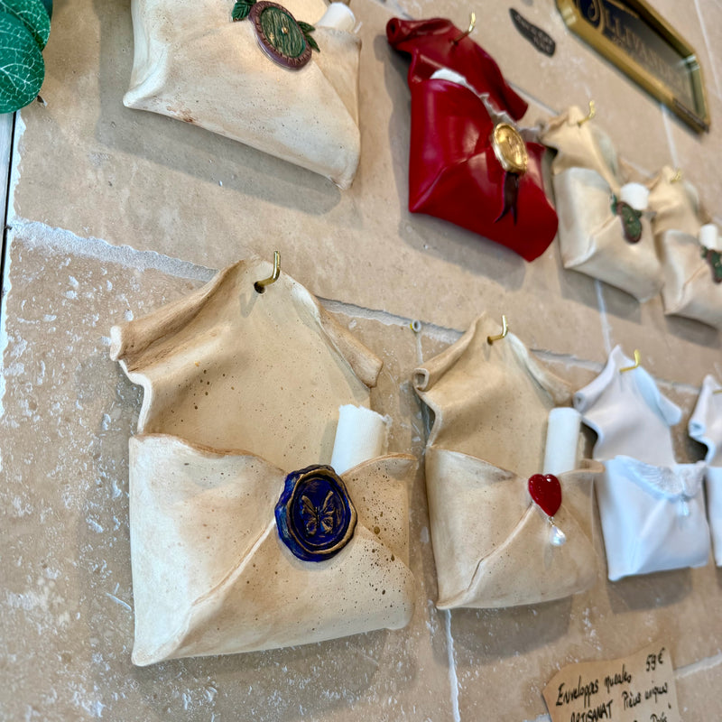ARTISANAT Enveloppe murale Sceau papillon – Pièce unique – Le Cerf aux Bois Dorés