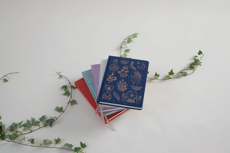 Carnet Mystique – Couverture en daim végétalien bleu nuit – 200 pages lignées