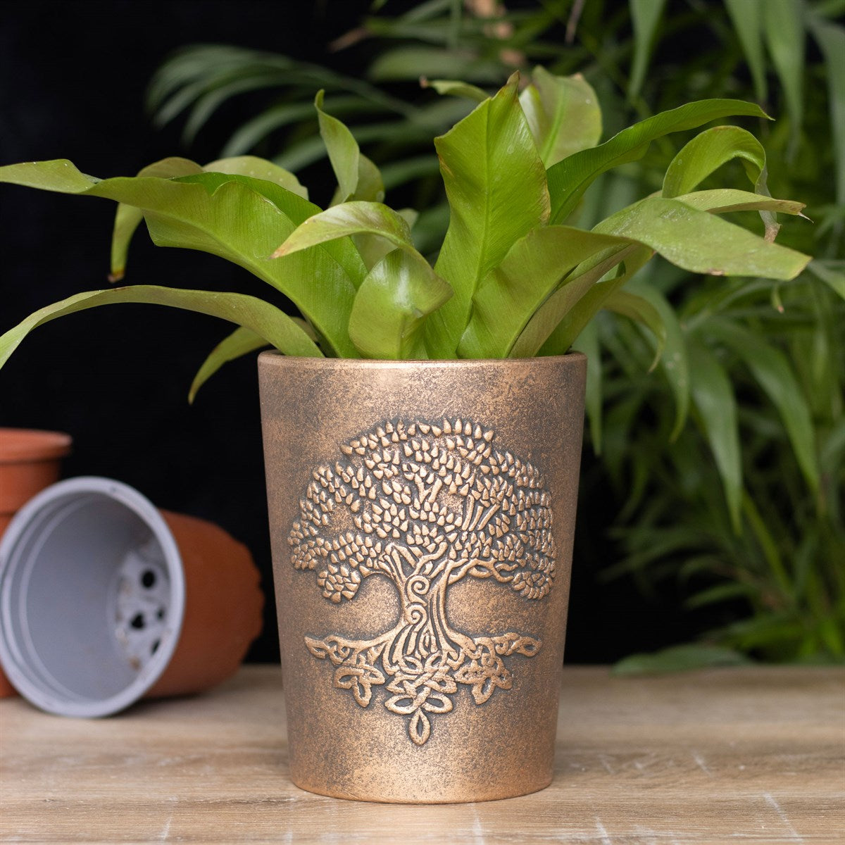 Pot de Fleurs Arbre de Vie en Terre Cuite Effet Bronze – Cache-Pot Celtique