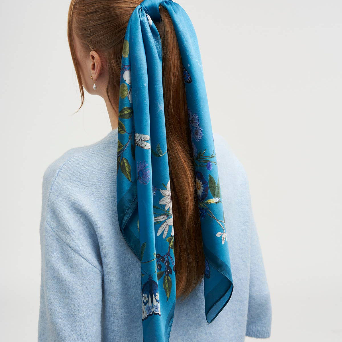 Foulard carré Midnight Garden – Papillons, fleurs et lune – Fable England