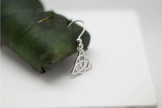Boucles d’Oreilles Triquetra en Argent 925 Rhodié