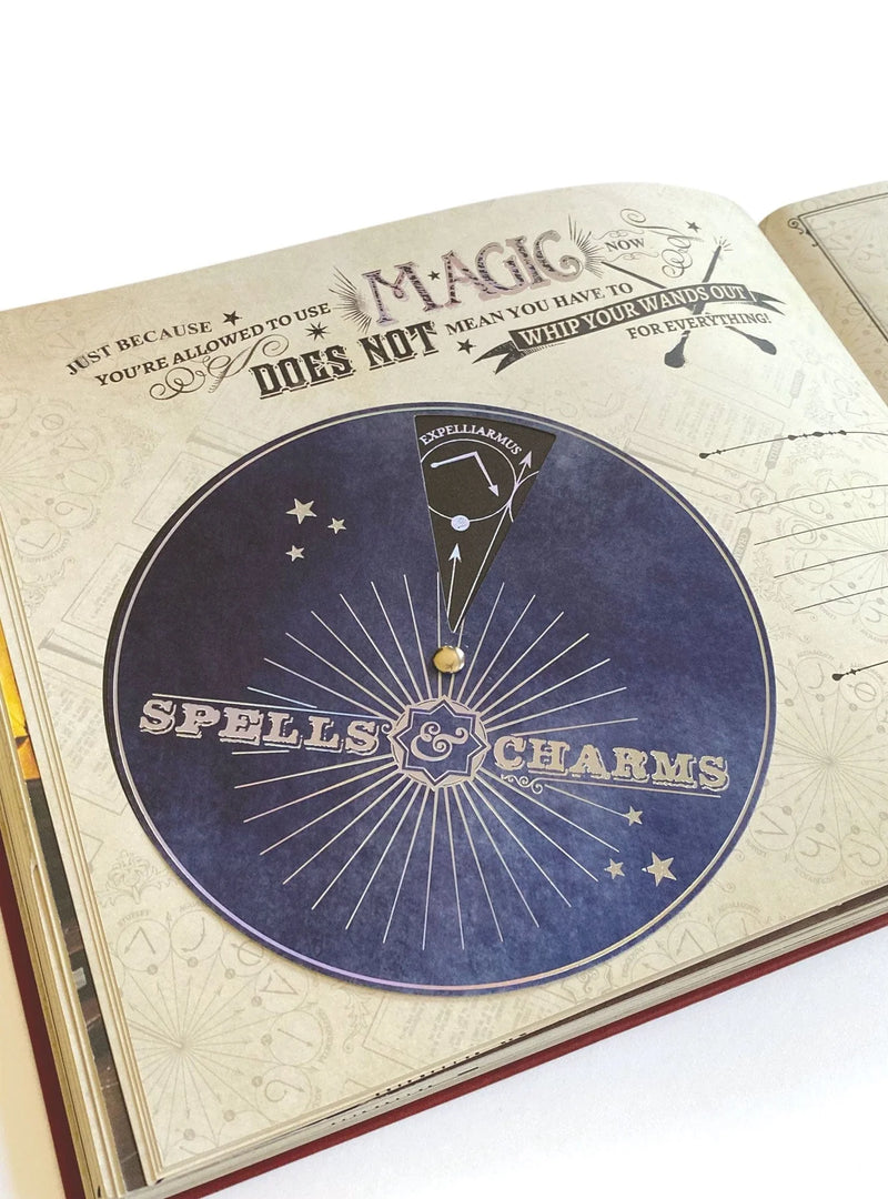 Album photo Deluxe Harry Potter de la marque Paper House Production, page spells charms