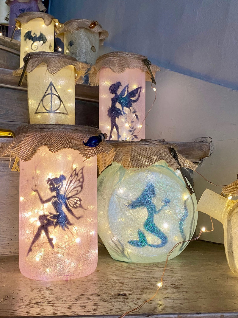 Lanterne artisanale - Fée rose - Fiole parme et clef florale