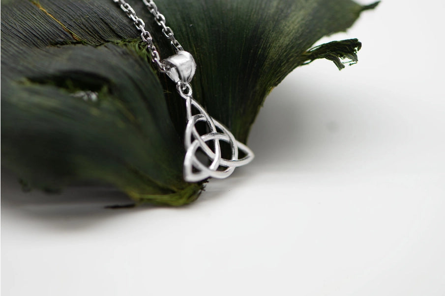 Collier Triquetra en argent 925 – Symbole celtique