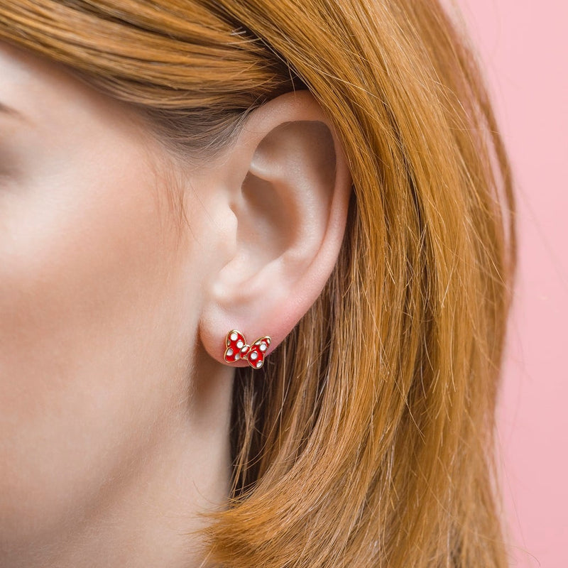 Boucle d'oreille minnie portée par un mannequin