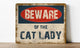 Plaque métal - Attention à la dame aux chats
